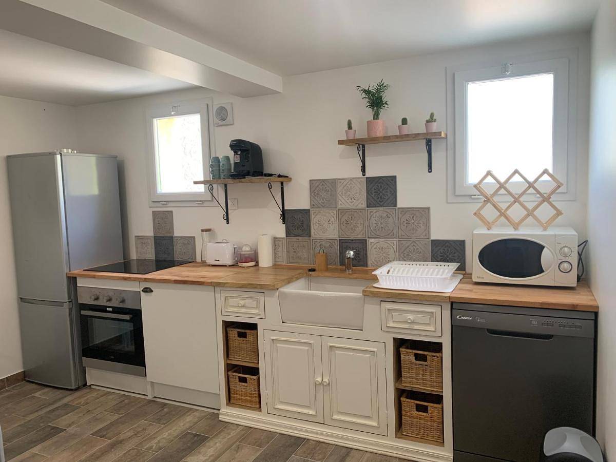 Appartement entier, Ravissant logement avec jacuzzi in Lançon-Provence, Côte méditerranéenne (France)
