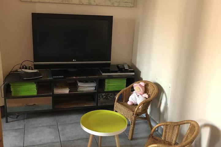 Apartamento entero, Brillante plana, acogedor, perfecto para la familia. 80m2, 3 dormitorios, garaje privado in Sérignan, Costa mediterránea (Francia)