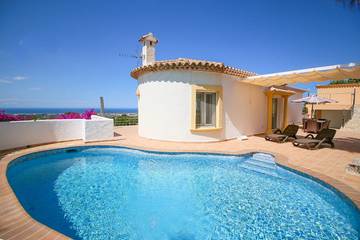 Villa für 6 Personen, mit Balkon und Garten in Dénia