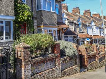 Log Cabin for 6 People in Swanage, Purbeck Heritage Coast, Photo 1