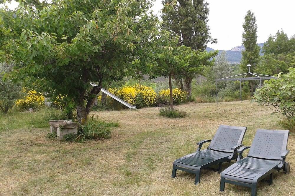 Mas vue exceptionnelle, cuisine équ, 2sdb, grd jardin, rivière, parking in Roche-Saint-Secret-Béconne, Région de nyons