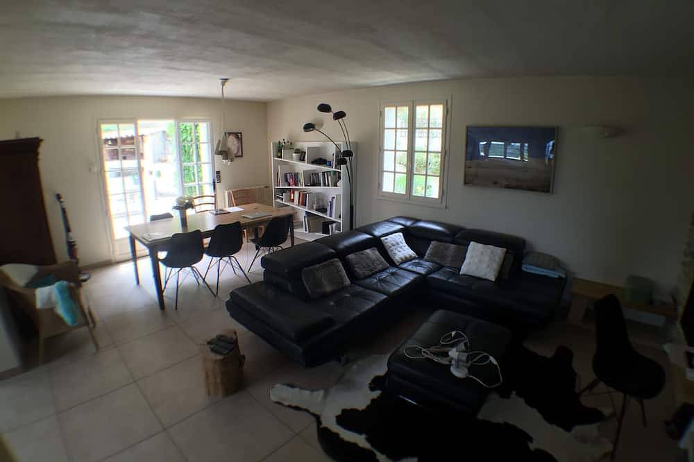 Casa maravillosa, muy tranquila, vista increible, vacaciones ahí vamos! in Carros, Region de Cannes
