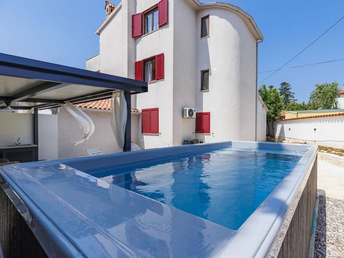 Ferieleilighet for 2 personer, med hage og terrasse i Medulin