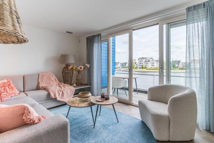 Ferienhaus für 4 Personen, mit Balkon und Terrasse sowie Seeblick und Ausblick