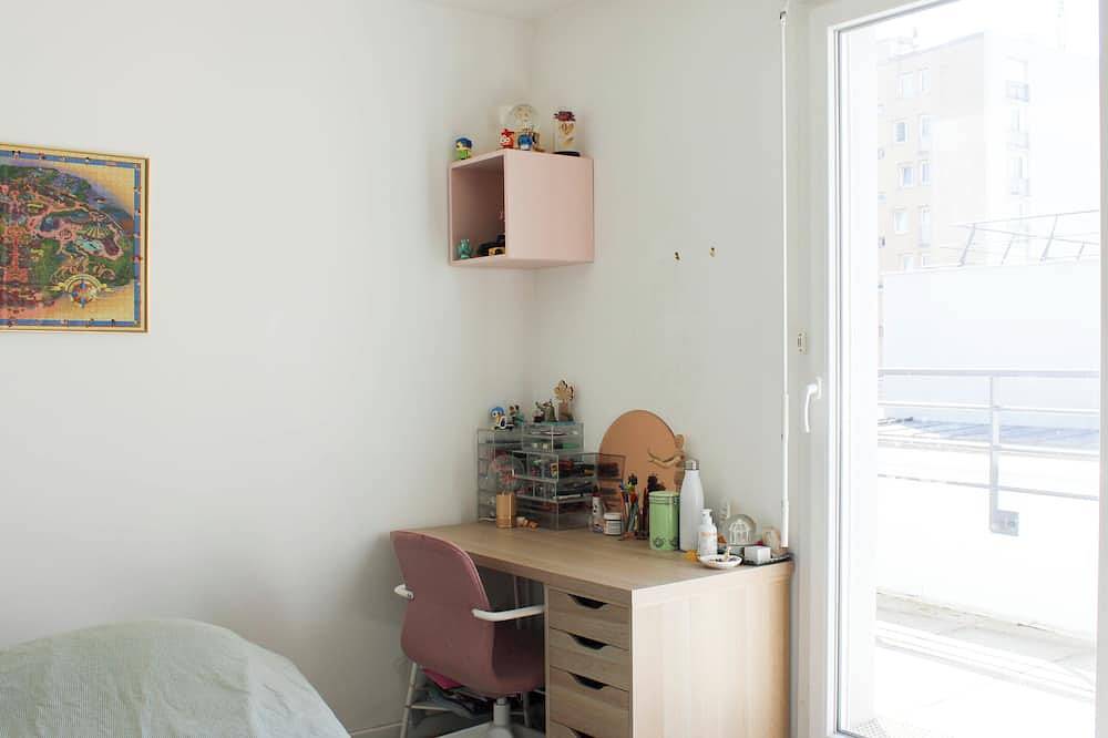 Entire apartment, Apartment with balcony at the gates of Paris in Bagnolet, Seine-Saint-Denis