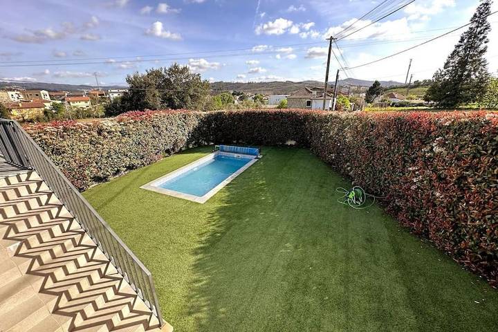 Location de vacances pour 6 personnes, avec vue et piscine ainsi que jardin et terrasse à Paredes - 3