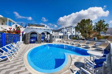 Cottage pour 4 personnes, avec piscine ainsi que jacuzzi et balcon dans Perivolos