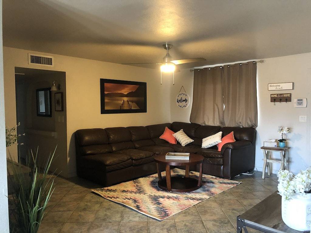 Cheerful 3 bedroom home with Rv Garage Parking in Lake Havasu City, Mohave County