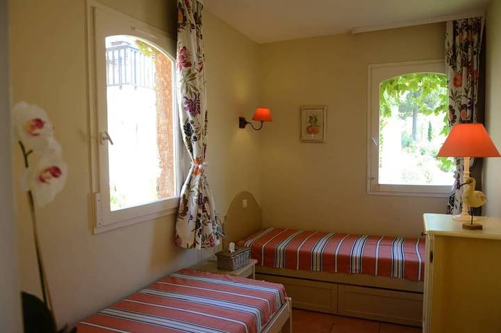 Apartamento entero, Espléndida vista del Golfo de Saint-Tropez, apartamento muy bien equipado. in Roquebrune-sur-Argens, Costa mediterránea (Francia)