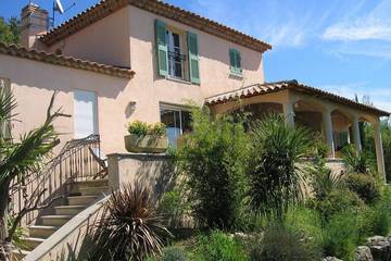 Location de vacances pour 9 personnes, avec terrasse et jardin à Éguilles