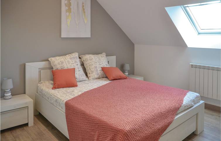 Appartement spacieux avec parking, piscine et jardin in Thilouze, Vallée de la Loire