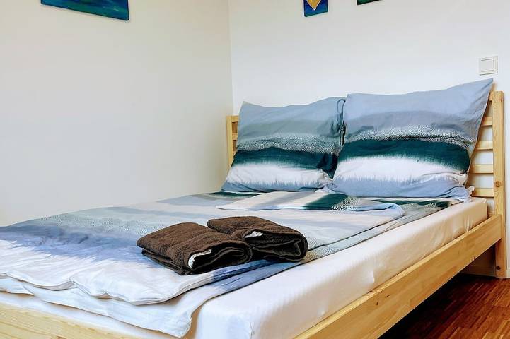 Ganze Wohnung, Zentrale, lichtdurchflutete 3 Zimmer Wohnung mit Galerie & Dachterrasse in Konstanz, Hohenzollern Radweg Region