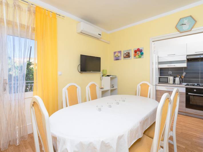 Ferienwohnung für 7 Personen, mit Terrasse und Garten in Biograd na Moru - 4