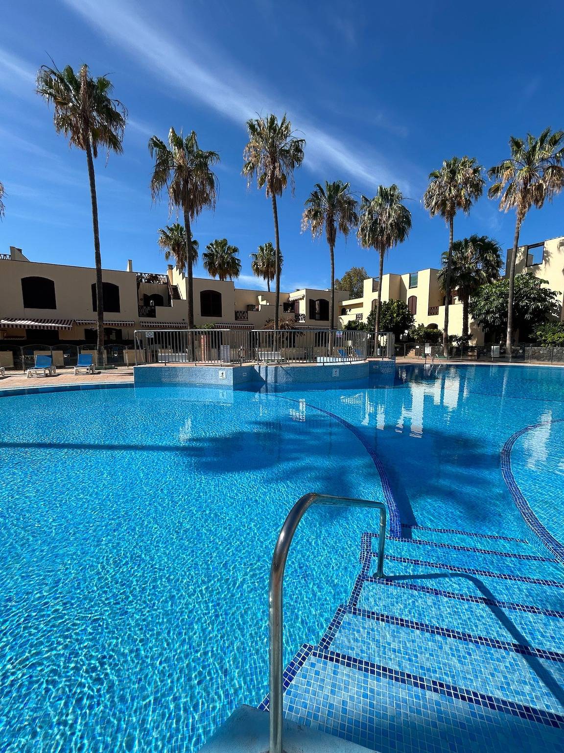 Appartement entier, Appartement de vacances 'Tagoropark Relax' avec piscine partagée, terrasse privée et Wi-Fi in Costa del Silencio, Arona
