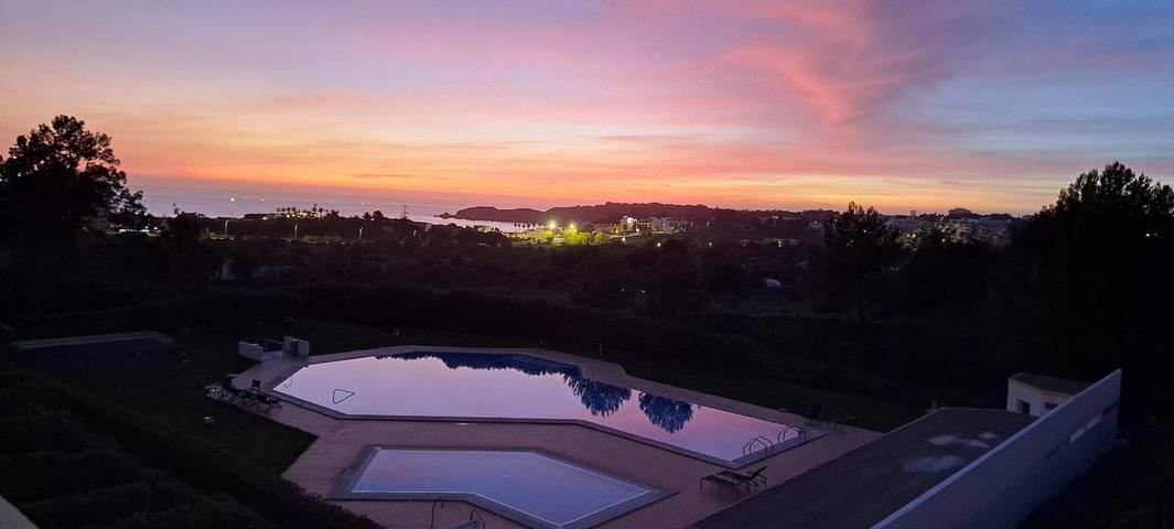 Location de vacances pour 6 personnes, avec Balcon ainsi que Jardin et Bassin pour enfant à Portimão