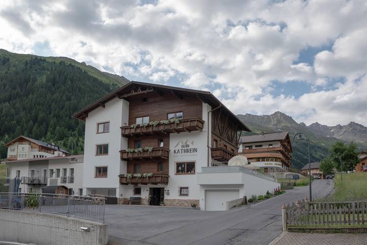 Gîte pour 3 personnes, avec jardin ainsi que vue et terrasse à Galtür - 2