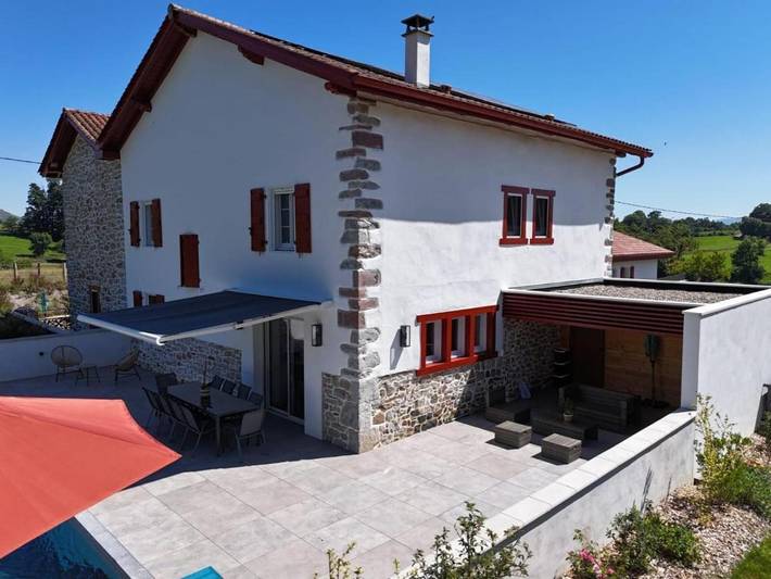 Location de vacances pour 6 personnes, avec terrasse et piscine dans Lasse - 3