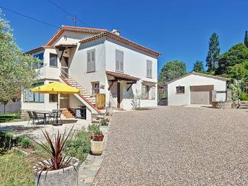 Gîte pour 4 personnes, avec terrasse et jardin à Montauroux