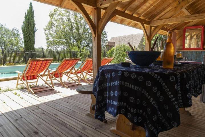 Location de vacances pour 8 personnes, avec terrasse ainsi que piscine et jardin à Savignac-de-Miremont - 3