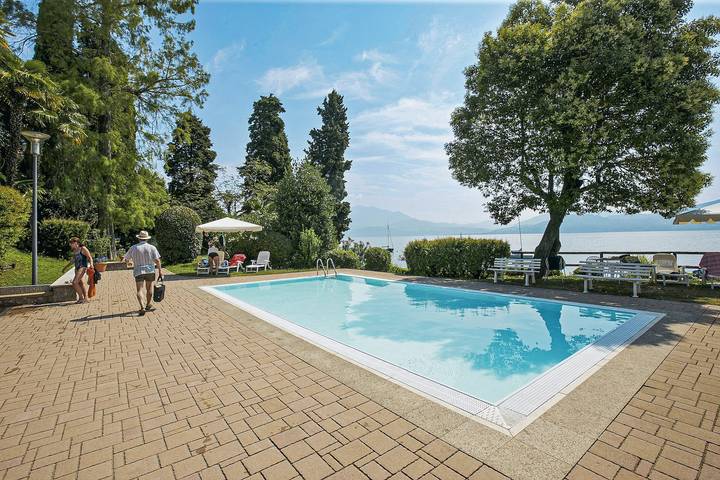 Vacation rental for 3 people, with pool and lake view as well as balcony, with pets in Piemont