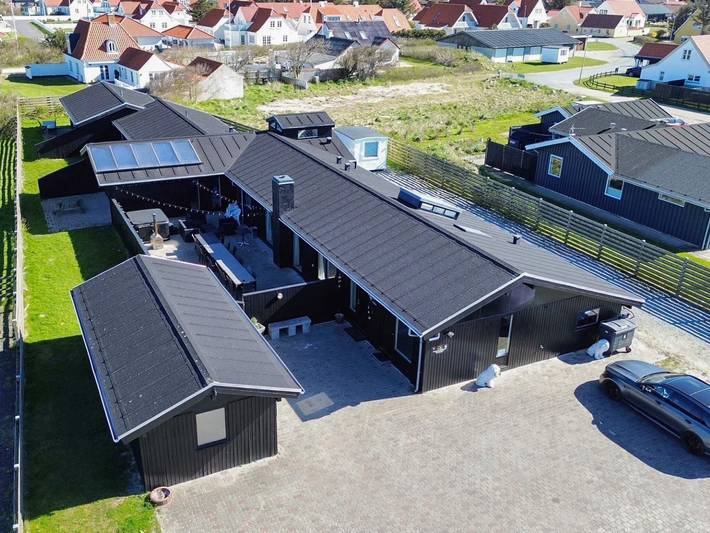 Feriehus for 28 personer, med terrasse og badebasseng, dyr tillatt i Blokhus