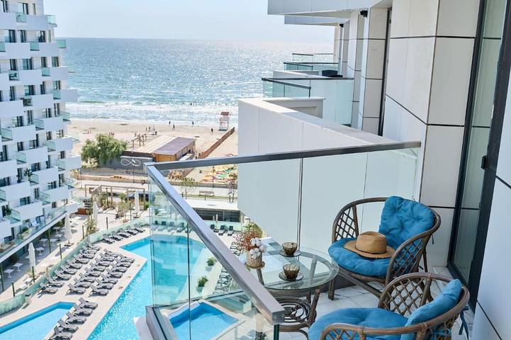 Appartement de vacances pour 4 personnes, avec balcon et jacuzzi ainsi que piscine et sauna