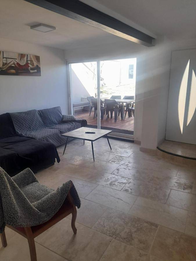 Location de vacances pour 8 personnes, avec vue et jardin à Saint-Julien-les-Rosiers - 4