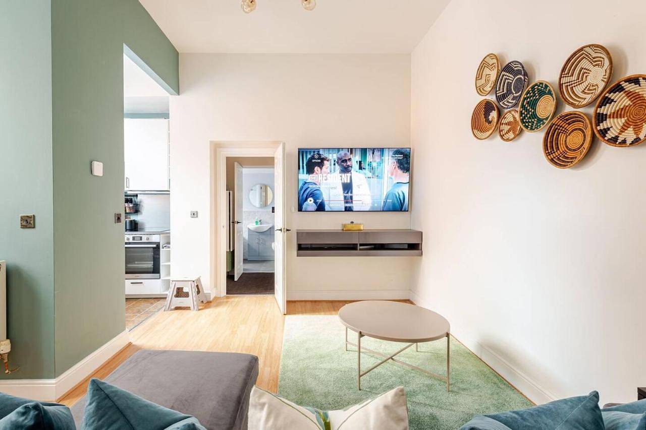Entire apartment, Stylish flat in central location with free parking in Swindon, North Wessex Downs