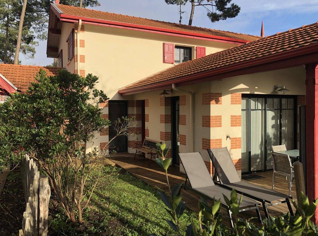 Bassin d'Arcachon, élégante maison climatisée, piscine, parking in La Teste-de-Buch, Région d'Arcachon