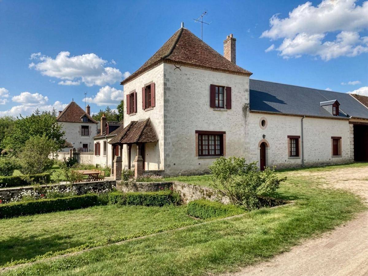 Five-Bedroom House in Lailly-en-Val, Sologne