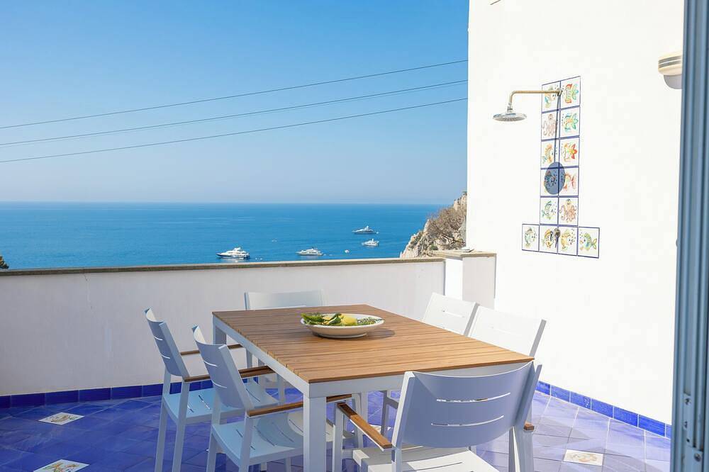 Apartment for 6 People in Marina Piccola (Capri), Capri