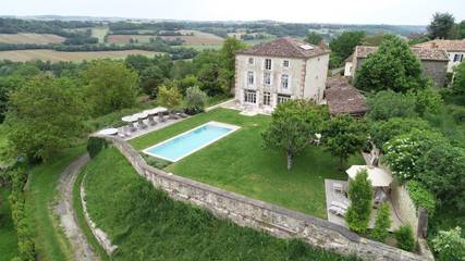 Chambre d’hôte pour 2 personnes, avec jardin ainsi que jacuzzi et piscine dans le Gers