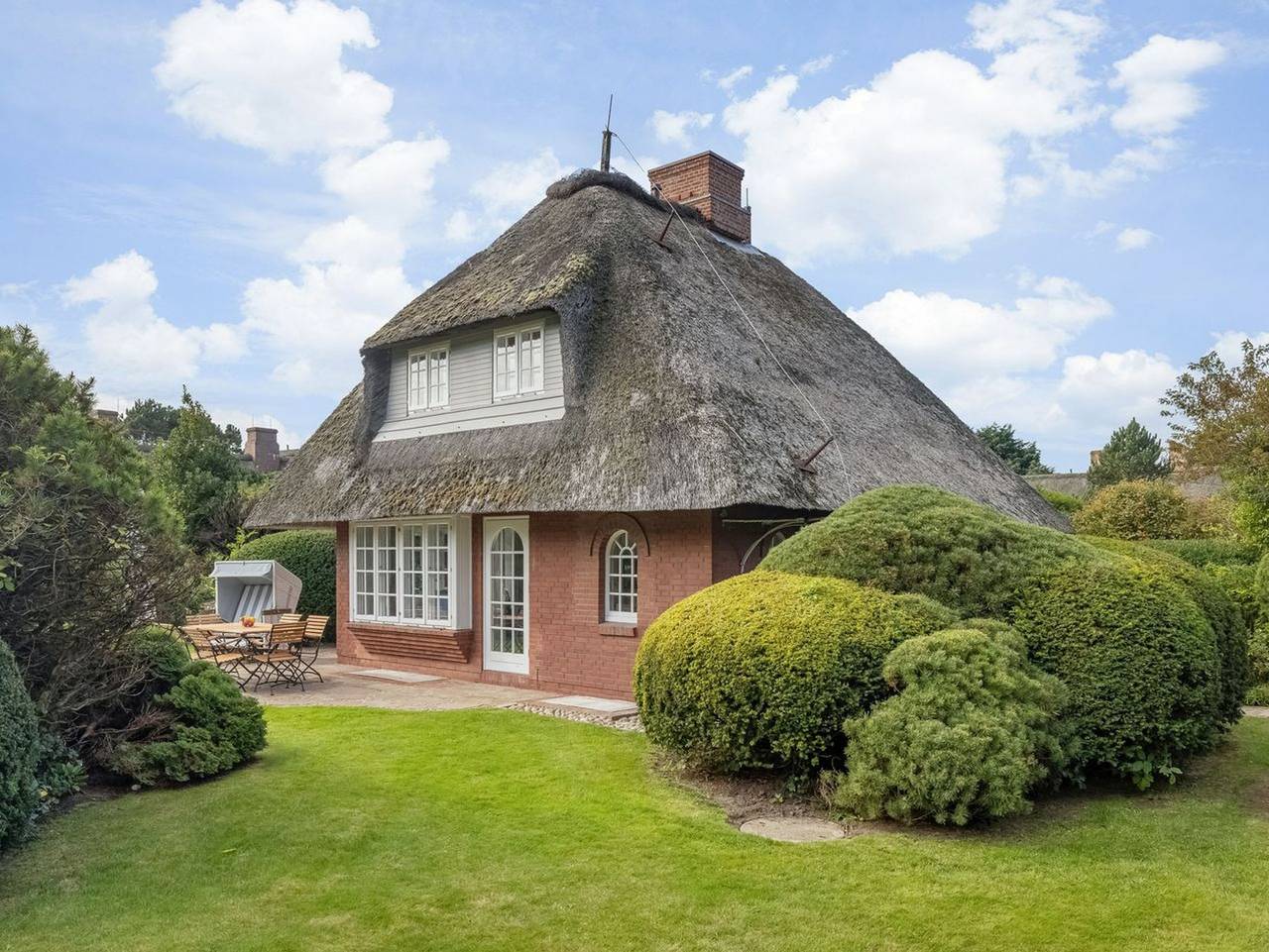 Haus Heide - Exklusives Reetdachhaus für 6 Pers. mit Sauna, Kamin, Garten, Pkw-Stellplatz. in Kampen (Sylt), Sylt