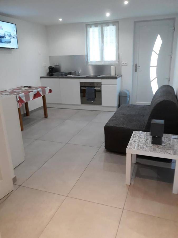 Gîte pour 4 personnes, avec terrasse à Jonage - 2