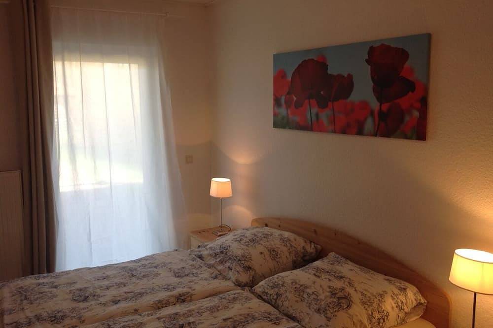 Ganze Wohnung, Schönes Reetdachhaus mit großem Garten und Terrasse in Peenemünde, Usedomer Norden