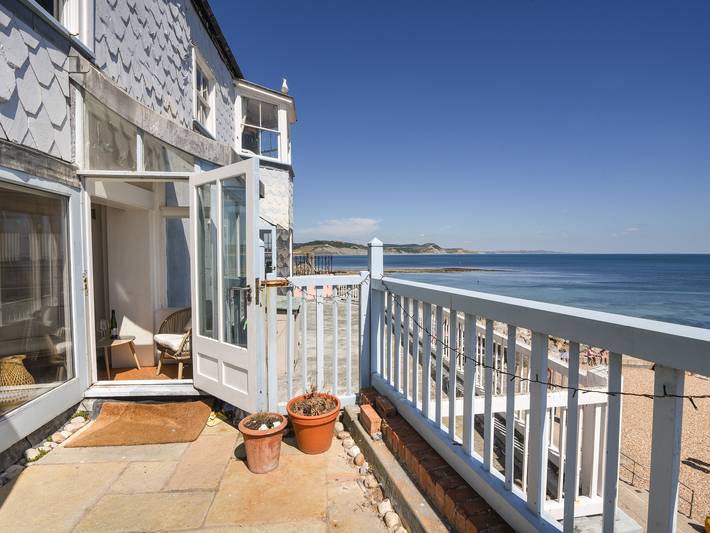 Log cabin for 8 people in Lyme Regis