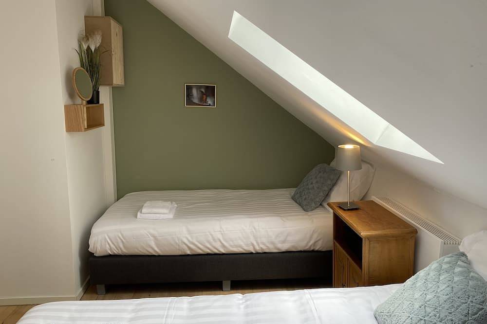 Geheel appartement, Sfeervol 7-persoons groepsverblijf met airco vlakbij Maastricht in Eijsden, Limburg