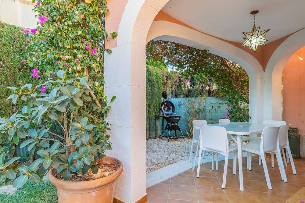 Oliva: Villa pool, private garden, Wifi and Tv Sat in Oliva Nova Golf in Oliva, Costa Blanca
