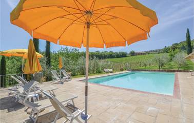 Vacation Rental for 4 Guests in Bucine region, Tuscany, Picture 1