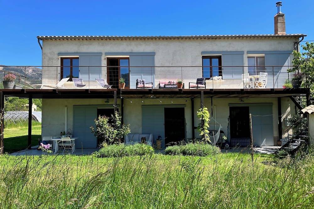 110 m2 in an old warehouse between lakes and mountains in the Verdon gorges in Castellane, Regionaler Naturpark Verdon