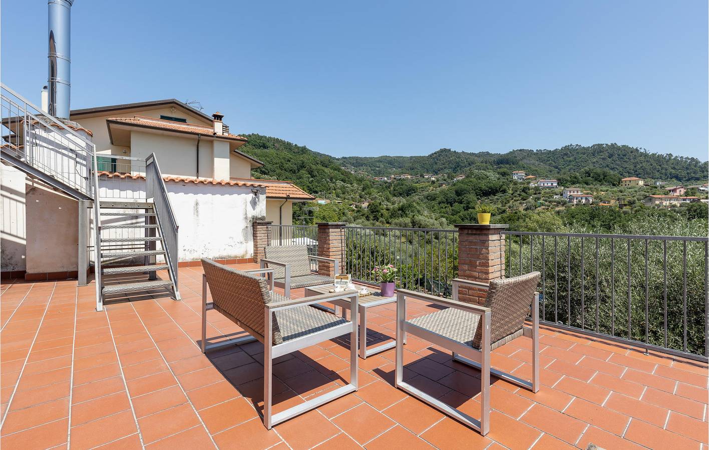 Appartement confortable de 3 chambres à coucher : Jardin, TV & WiFi in Serralta (Podenzana), Podenzana