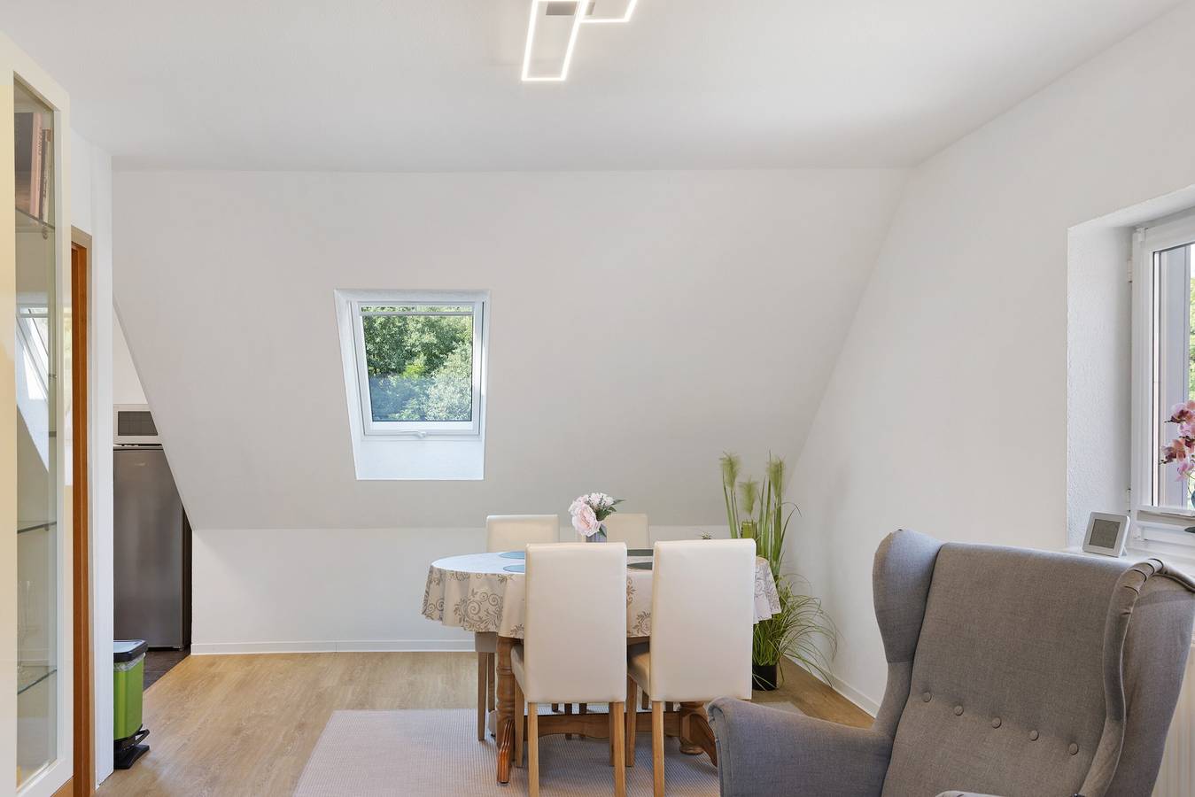 Apartamento entero, Apartamento vacacional 'Kleinbreitenbach 2' con vistas a la montaña y Wi-Fi in Plaue, Corazón de Turingia