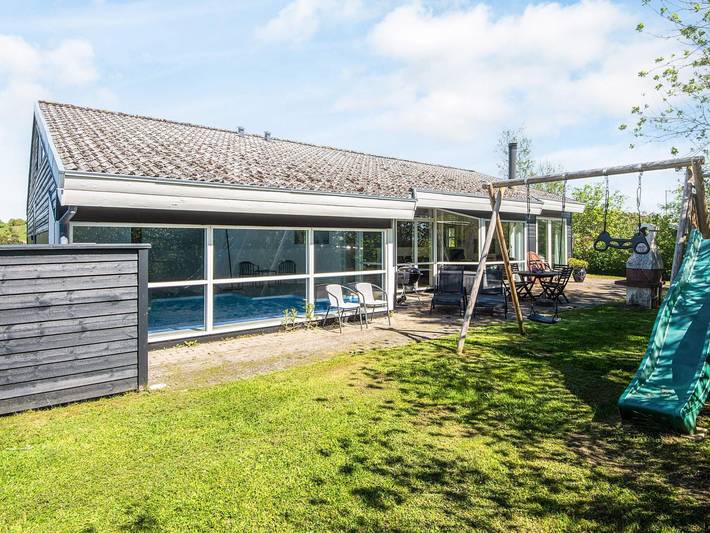 Ferienhaus für 12 Personen, mit Terrasse und Kinderpool sowie Pool und Sauna in Lyngsbæk Strand - 4