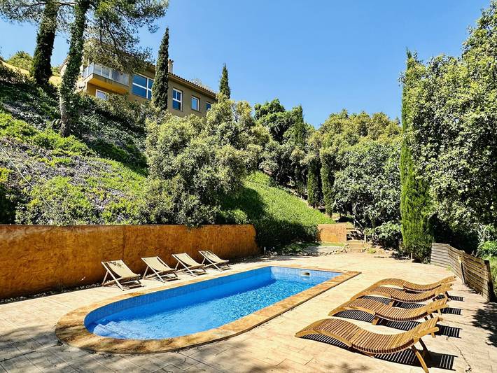 Casa rural para 8 personas, con Terraza además de Jardín y Vistas en Sant Feliu de Guíxols