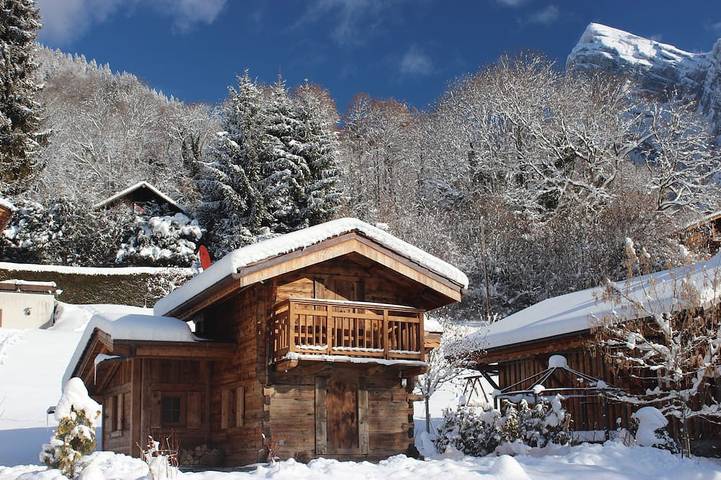 Chalet pour 2 personnes, avec jacuzzi ainsi que balcon et jardin