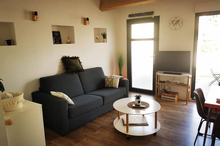 Quiet T2 with shady garden in Balaruc-le-Vieux, Mittelmeerküste (Frankreich)
