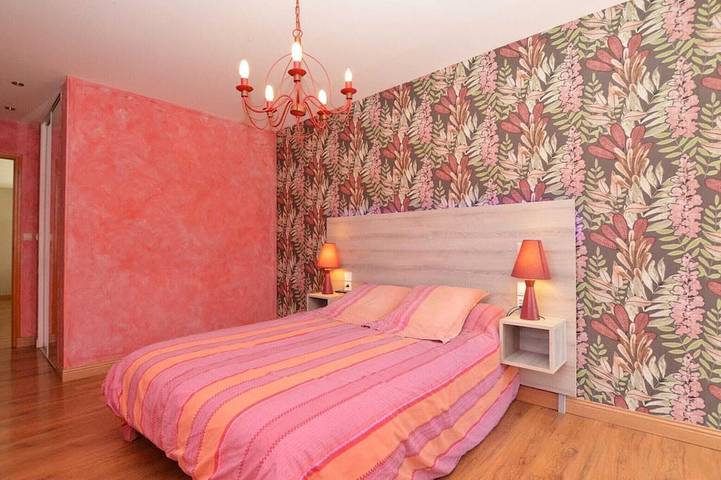 Location de vacances pour 10 personnes, avec Terrasse ainsi que Jardin et Piscine à Thédirac - 2