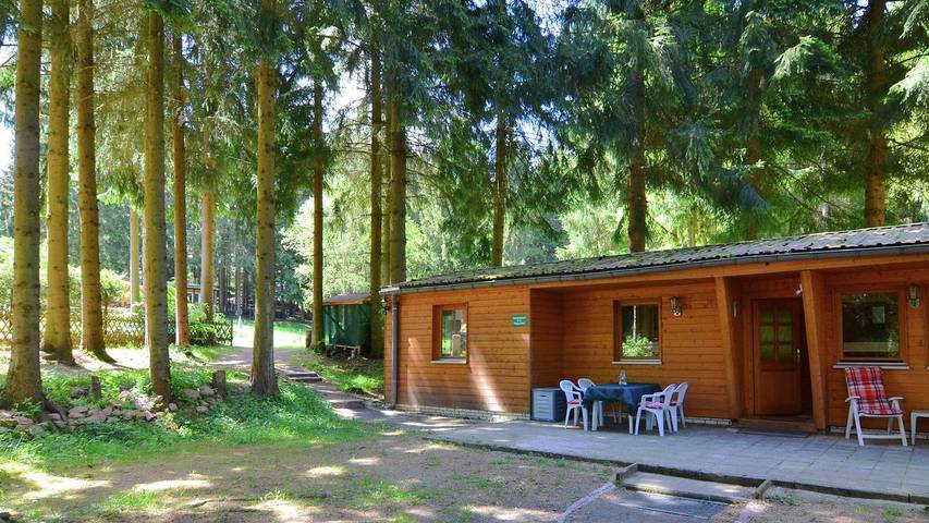 Ferienhaus für 4 Personen, mit Sauna und Terrasse sowie Pool und Garten, mit Haustier in Friedrichroda
