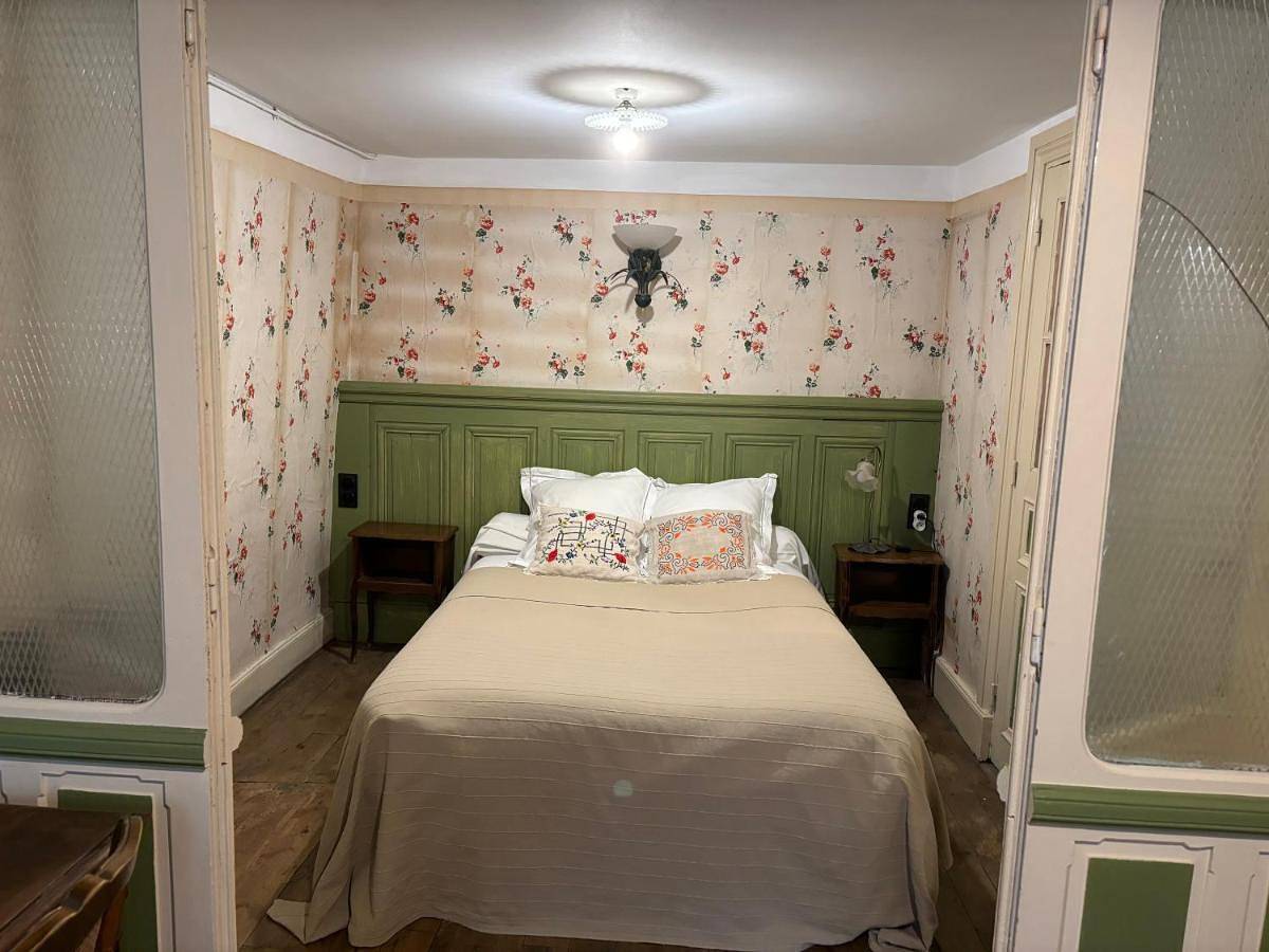 Double Room with Private Bathroom in Le Puy-en-Velay, Haute-Loire