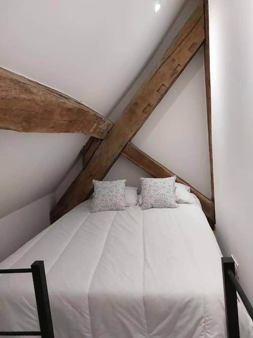Appartement entier, One-Bedroom Apartment in Langres, Haute-Marne
